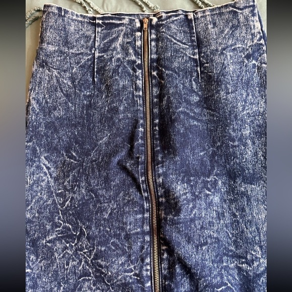 Forever 21 women’s skirt small blue Acid Wash Denim Jean Zipper Pencil 90’s - Picture 2 of 4